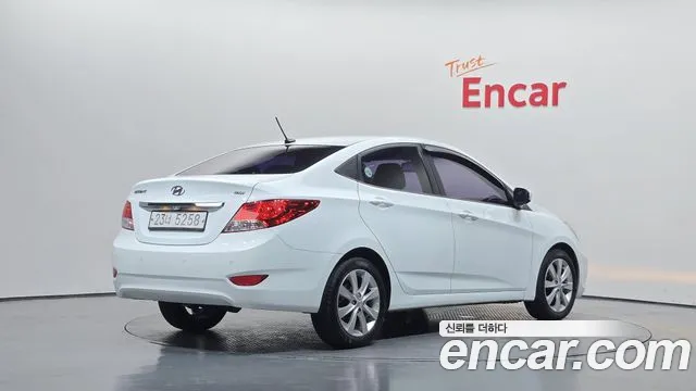 Hyundai Accent 2011 thumb 2