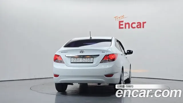 Hyundai Accent 2011 thumb 4
