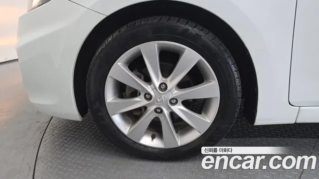 Hyundai Accent 2011 thumb 5