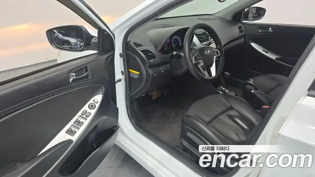 Hyundai Accent 2011 thumb 10