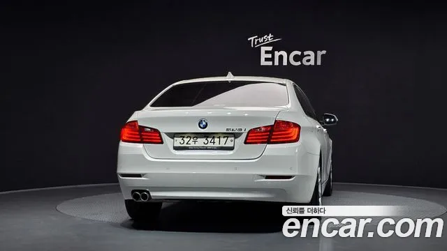 BMW 5-Series 2015 thumb 4