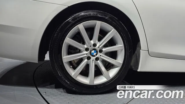 BMW 5-Series 2015 thumb 5