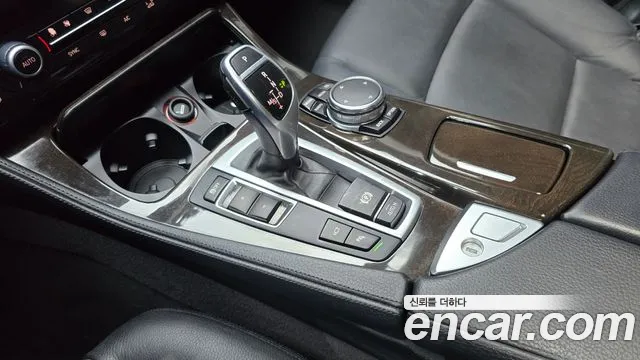 BMW 5-Series 2015 thumb 9