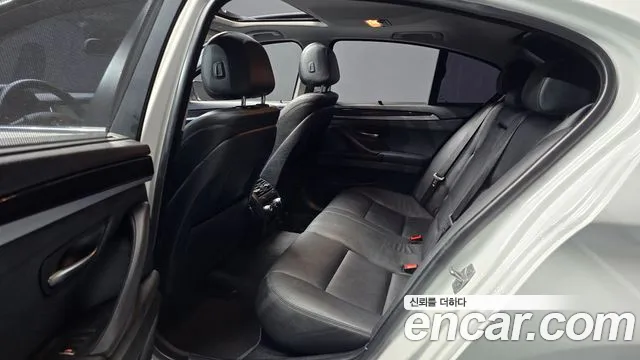 BMW 5-Series 2015 thumb 11