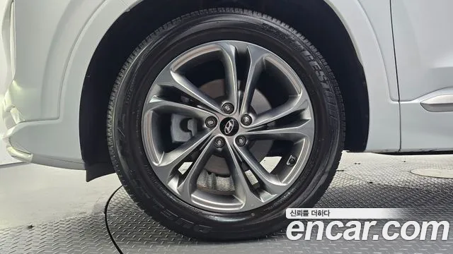 Hyundai Santa Fe 2018 thumb 5