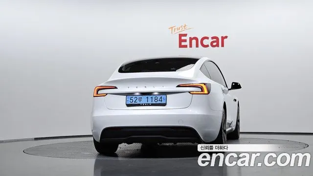 Tesla Model 3 2024 thumb 3