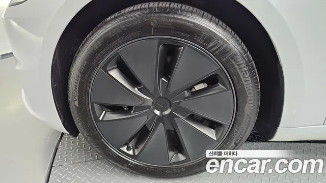 Tesla Model 3 2024 thumb 4