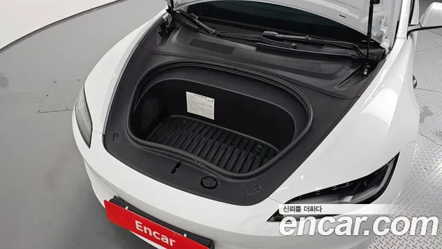 Tesla Model 3 2024 thumb 5