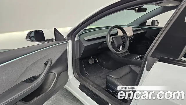 Tesla Model 3 2024 thumb 9