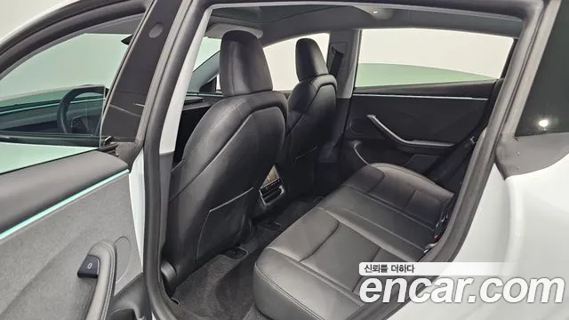 Tesla Model 3 2024 thumb 11