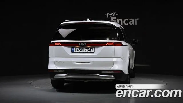 Kia Carnival 2023 thumb 4
