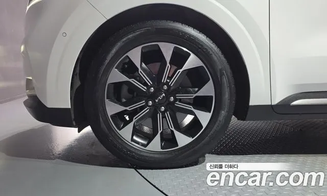 Kia Carnival 2023 thumb 5