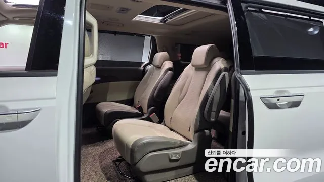 Kia Carnival 2023 thumb 11
