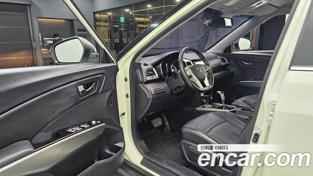 KG_Mobility_Ssangyong TIBOLI 2015 thumb 10