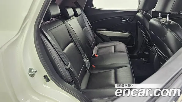 KG_Mobility_Ssangyong TIBOLI 2015 thumb 11