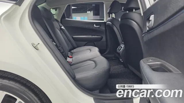 Kia K5 2017 thumb 11