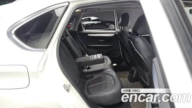 BMW 2-Series 2019 thumb 10
