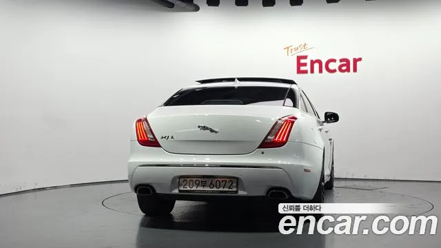 Jaguar XJ 2015 thumb 4