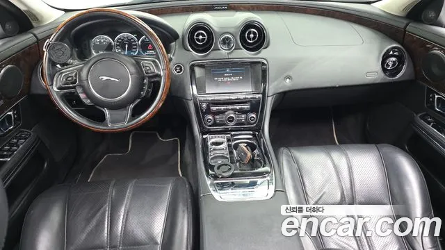 Jaguar XJ 2015 thumb 7