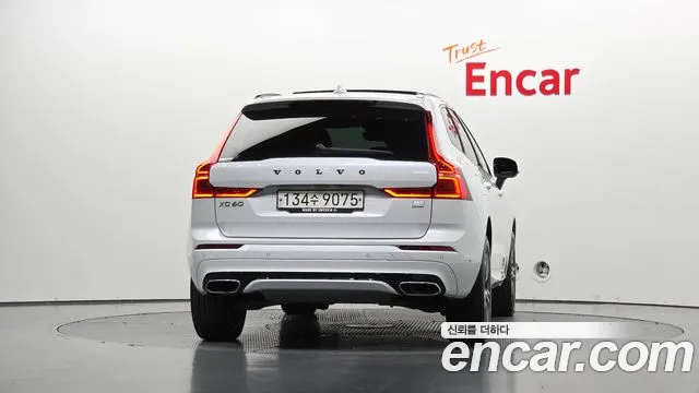 Volvo XC60 2021 thumb 4