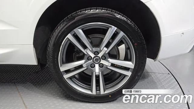 Volvo XC60 2021 thumb 5