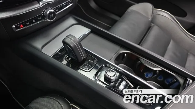 Volvo XC60 2021 thumb 9