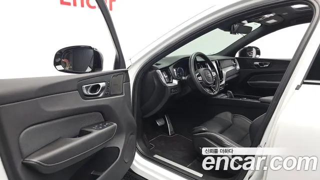Volvo XC60 2021 thumb 10