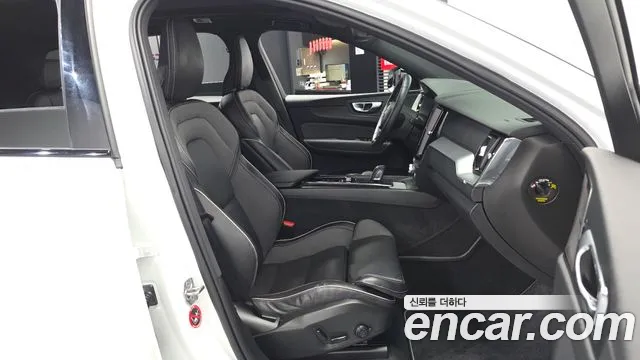 Volvo XC60 2021 thumb 11