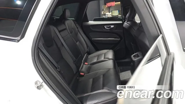 Volvo XC60 2021 thumb 12