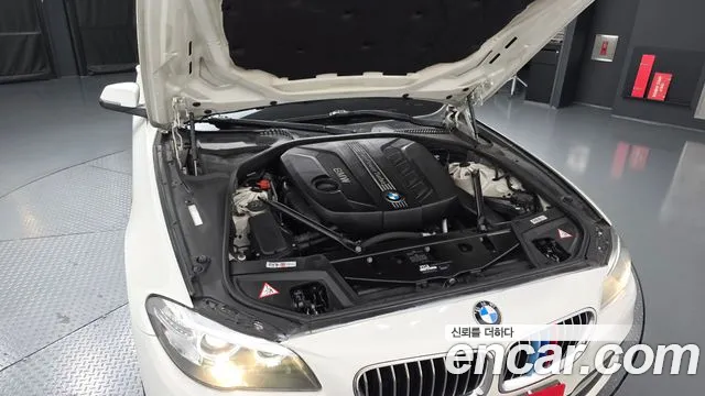 BMW 5-Series 2013 thumb 6