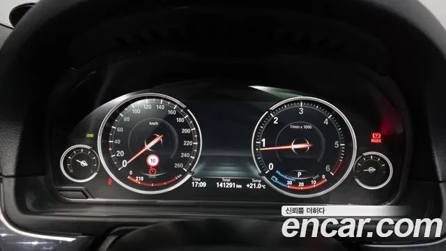 BMW 5-Series 2013 thumb 8