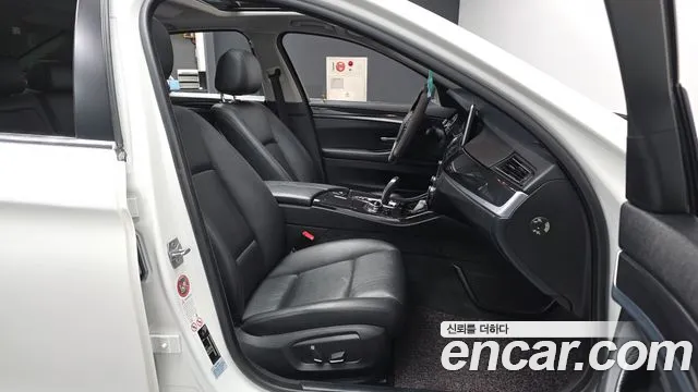 BMW 5-Series 2013 thumb 11