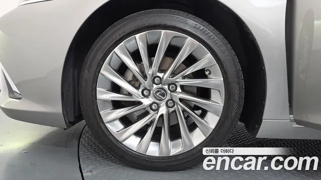 Lexus ES 2019 thumb 5