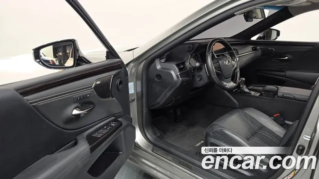 Lexus ES 2019 thumb 10