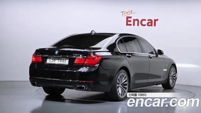 BMW 7-Series 2014 thumb 2