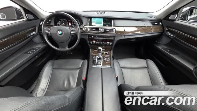 BMW 7-Series 2014 thumb 7
