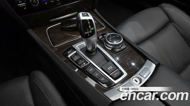 BMW 7-Series 2014 thumb 9