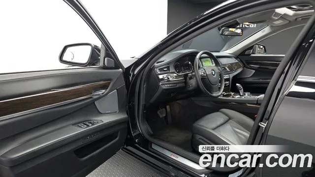 BMW 7-Series 2014 thumb 10