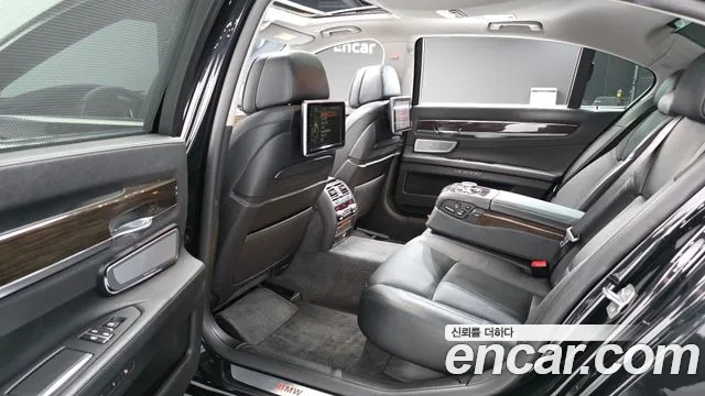 BMW 7-Series 2014 thumb 11