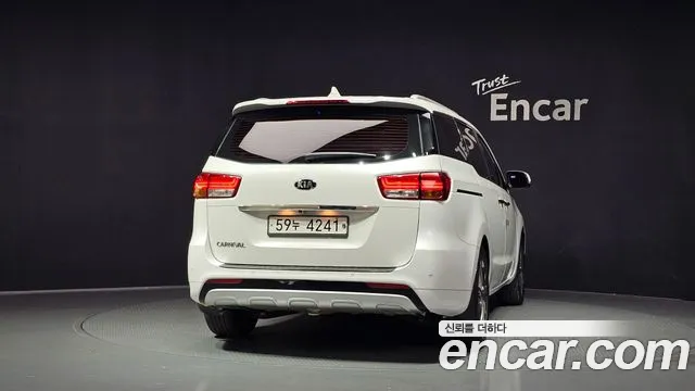 Kia Carnival 2014 thumb 4