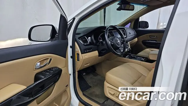 Kia Carnival 2014 thumb 10