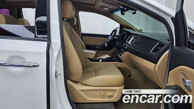 Kia Carnival 2014 thumb 11