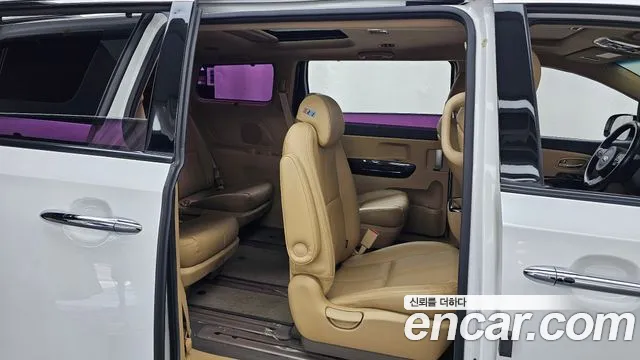 Kia Carnival 2014 thumb 12