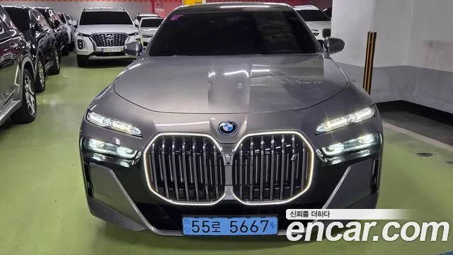 BMW i7 2023 thumb 2