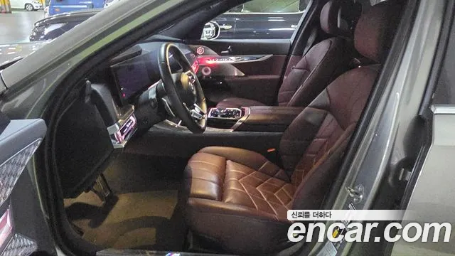 BMW i7 2023 thumb 3