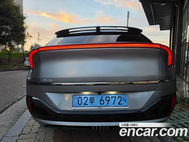 Kia EV6 2023 thumb 2