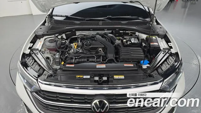 Volkswagen Jetta 2024 thumb 6