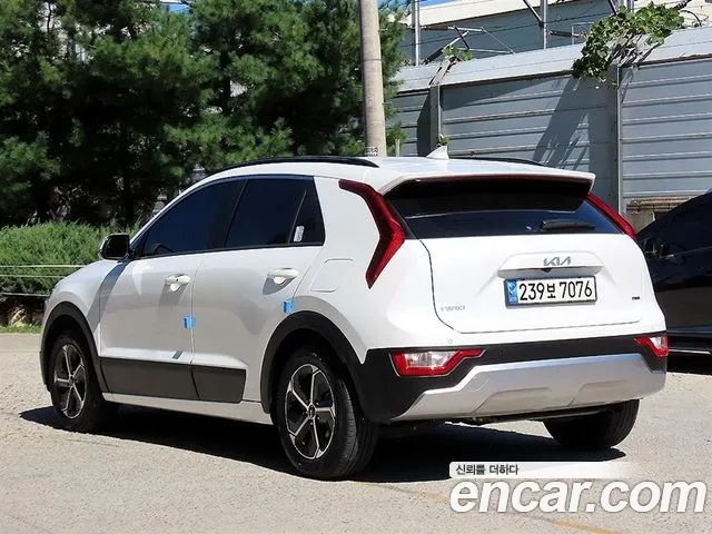 Kia Niro 2023 thumb 2
