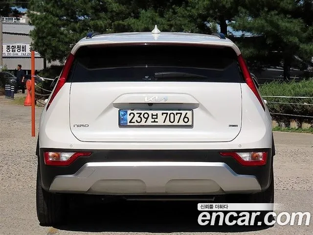 Kia Niro 2023 thumb 4