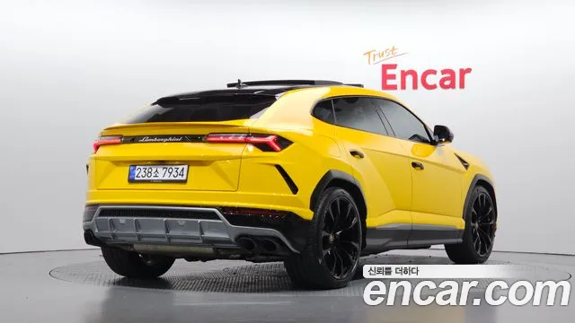 Lamborghini Urus 2020 thumb 2